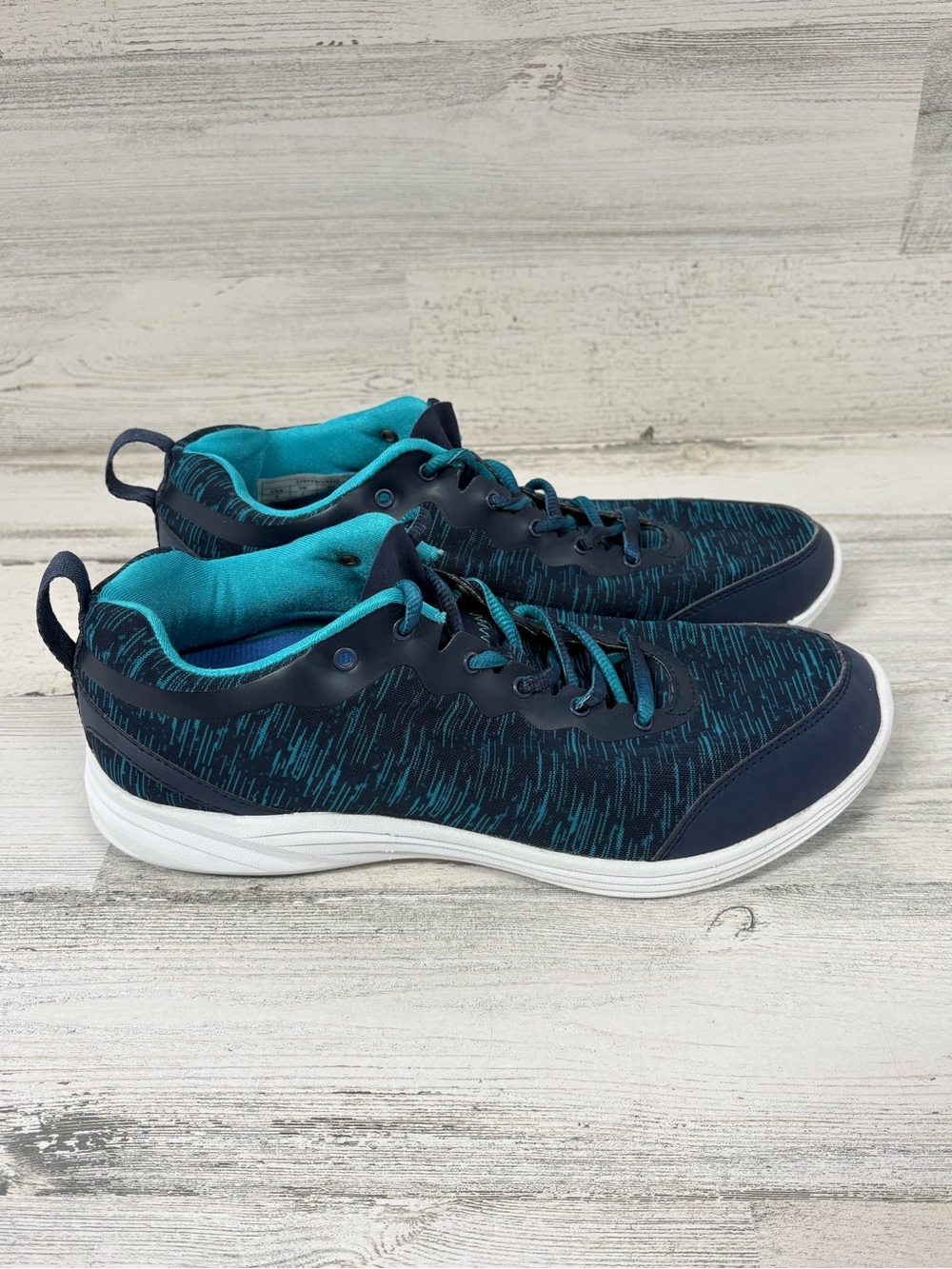 Vionic Women’s Size 9 Wide Fyn Active Sneakers In Blues Lace Up Low Top